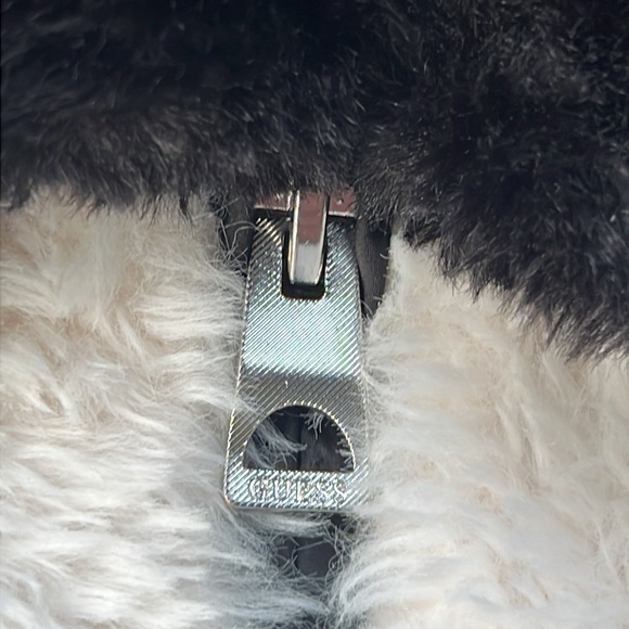 GUESS Teddy Jacket with faux fur. Excellent condition! PTP stretches to 24’ - Picture 7 of 13